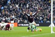 Aston Villa venció al Arsenal y cortó su racha de 18 partidos invictos; Liverpool empató
