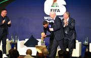 La FIFA se disculpa con Scaloni por no dejarle tocar el trofeo del Mundial