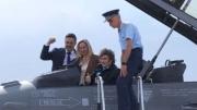 Javier Milei y Luis Petri recibieron los aviones F 16 comprados a Dinamarca