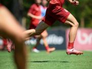 Un defensor encendió la alarma en City Bell, pero llegaría al Clásico