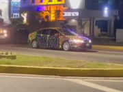 Arbolito rodante en la C-2 impresiona a los maracuchos