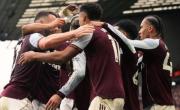 Aston Villa venció al Arsenal y quedó cerca de la punta en la Premier