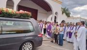 Todo el pueblo de El Galpón despidió hoy al padre Ariel Fessia