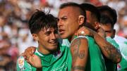 Los gestos de Eduardo Vargas y el guiño a la U tras marcarle a Colo Colo y que se viralizaron en redes Mira las imágenes