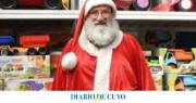 Tras 37 años de misión, Papá Noel colgó el trineo: por problemas de salud ya no visitará en Navidad a los niños en los hospitales
