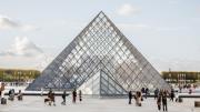 Un insólito problema afectó a cientos de obras en el Louvre, semanas después del robo millonario