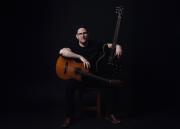 Orlando Molina convierte la experiencia migratoria en una celebración de resiliencia en su álbum debut