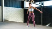 Mejor que los burpees: el ejercicio integral que trabaja piernas, abdomen y brazos en dos simples movimientos