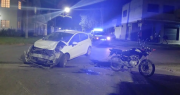 Tragedia vial en Altos de San Lorenzo: un joven de 25 años murió tras chocar en moto contra un auto