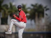 San Diego sigue acumulando brazos: Padres fichan al relevista Daison Acosta