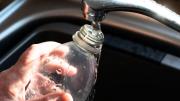 Por qué no se deben rellenar las botellas de plástico con agua y cuáles son los riesgos al hacerlo