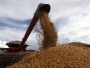 El gobierno anuncia una reducción permanente de las retenciones a la soja, el trigo y el maíz