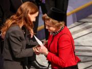 Ovacionada, la hija de María Corina Machado acepta el Premio Nobel de la Paz en su nombre: Venezuela volverá a respirar