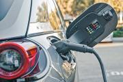 Informe de Bci advierte un muy alto riesgo de incumplimiento de la meta de vender solo autos eléctricos en Chile para el 2035