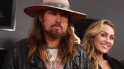 Billy Ray Cyrus gana demanda contra supuesta