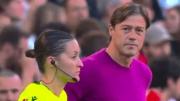 Un cruce que desató polémica: la tensa discusión de Matías Almeyda con la terna arbitral