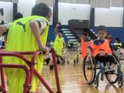 Fúbol en andadores, en el Polideportivo de Argentinos Juniors