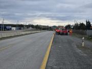 Instalan tachas reflectantes en camino al aeropuerto para reforzar la seguridad vial