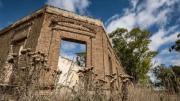 Entre ruinas y rieles: dónde queda el pueblo olvidado que atrapa a los amantes del turismo rural