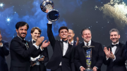 Lando Norris recibió su trofeo de campeón de Fórmula 1 en gala de la FIA