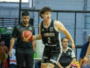 Estudiantes se hizo fuerte en casa y bajó al puntero Salta Basket