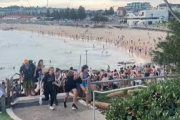 Atentado deja 11 muertos y 29 heridos durante festejo judío en playa de Australia