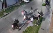 Morón: cuatro motochorros le robaron la moto a un joven ante la mirada de dos adolescentes