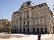 Un empleado se suicidó tras ser descubierto grabando a menores