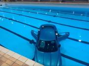 Francia: un auto en el que viajaba una niña de 5 termina en el fondo de una piscina municipal