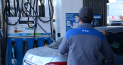 YPF anunció que bajará la nafta un 2% promedio esta semana y ajustará los precios según cada región
