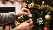 Esconder monedas en el Árbol de Navidad: por qué recomiendan hacerlo y para qué sirve