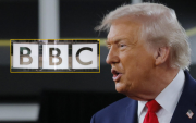Trump demandaría a la BBC por hasta 5 mil millones de dólares por presunta difamación