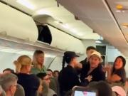Escándalo en Aeroparque: bajaron de un avión a un grupo de turistas borrachos que provocaban disturbios