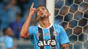 Se traba la llegada de Kike Olivera a Nacional: Gremio consideró “muy baja” la propuesta tricolor y hay un equipo brasileño interesado en el delantero