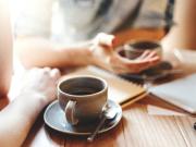 El truco viral del café con proteína en polvo que podría acelerar la pérdida de peso