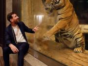 La impactante foto de Messi en su despedida de la India: como un turista más, visitó un centro de conservación animal