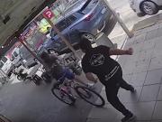 Justicia por mano propia en Lanús: un ladrón quiso robar una bicicleta, pero un comerciante lo frenó de una trompada