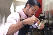 Nuestra Gente: Víctor Tovar demuestra que un buen barista se distingue por la atención y dedicación