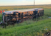 Otro vuelco de autobús con estudiantes dejó dos muertos y 32 heridos en Paraguay