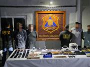 Llevo el chaleco y la remera de la fuerza: cómo cayeron los ladrones que robaban disfrazados de policías