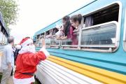 Con emoción y alegría los niños del ramal recibieron al tren de Navidad
