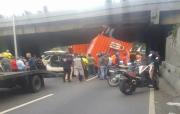 Un hombre resultó lesionado tras soltarse la carga de un camión en Caracas