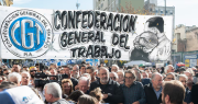 En la marcha contra la reforma laboral, la CGT amenazó con un paro general si aprueban el proyecto en el Senado
