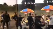 Vendedor ambulante fue detenido tras brutal pelea contra policías afuera de La Bajada: mirá el video