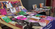 Hasta un 50% de descuento: Realizarán feria con remate de libros en tradicional bar de Iquique