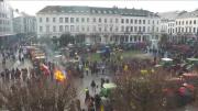 Agricultores en Bruselas se enfrentan a la policía en protesta contra el acuerdo con el Mercosur