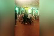 Fiesta de promoción termina en vi0lenta pelea entre padres de familia –