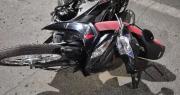 Chimbas: un fuerte choque entre un auto y una moto dejó dos heridos graves