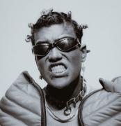 Revolución en la pasarela: moda, arte y cuerpo en estado vivo