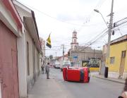 Vehículo menor vuelca tras colisión y conductor responsable se dio a la fuga